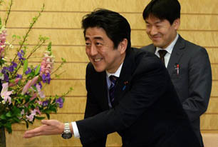 安倍，討來(lái)的達(dá)沃斯演講