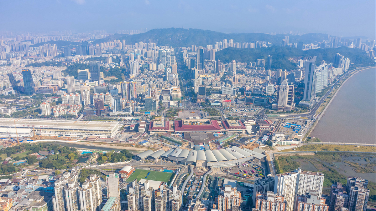 背靠祖國支持，發(fā)揮澳門所長——回歸20年澳門與內(nèi)地共享發(fā)展機遇