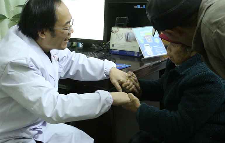 致敬偉大改革｜對話40年，講述身邊的健康故事（第三集）——有了新農(nóng)合，看病不再愁