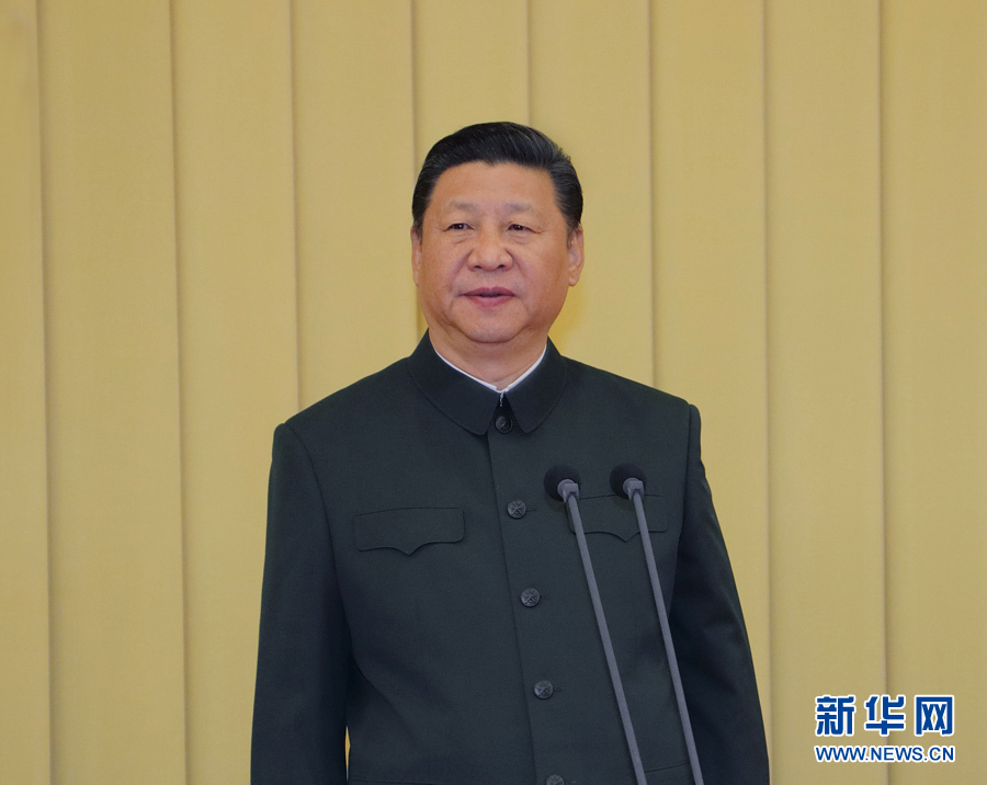 4月18日，中共中央總書(shū)記、國(guó)家主席、中央軍委主席習(xí)近平接見(jiàn)新調(diào)整組建軍級(jí)單位主官，并對(duì)各單位發(fā)布訓(xùn)令。這是習(xí)近平在發(fā)布訓(xùn)令。新華社記者 李剛 攝