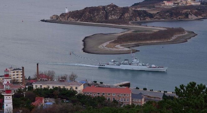 贊！網(wǎng)友俯拍解放軍旅順軍港
