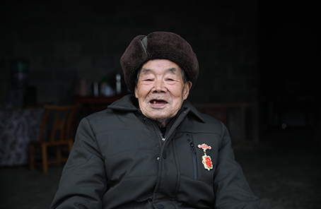 “死守陣地，決不能后退一寸”——記抗美援朝老兵黃忠茂