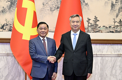 李希同越共中央政治局委員、中央書記處書記、中央檢查委員會主任陳錦繡舉行會談