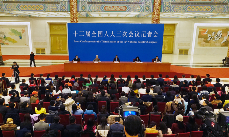 3月15日，國務(wù)院總理李克強在北京人民大會堂與中外記者見面，并回答記者提問。新華社記者 李賀 攝