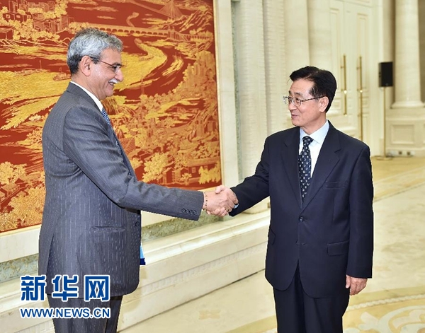 5月9日，中共中央書記處書記、中央紀(jì)委副書記趙洪祝在北京會(huì)見(jiàn)印度中央監(jiān)察委員會(huì)主席喬杜里。 新華社記者 李濤 攝