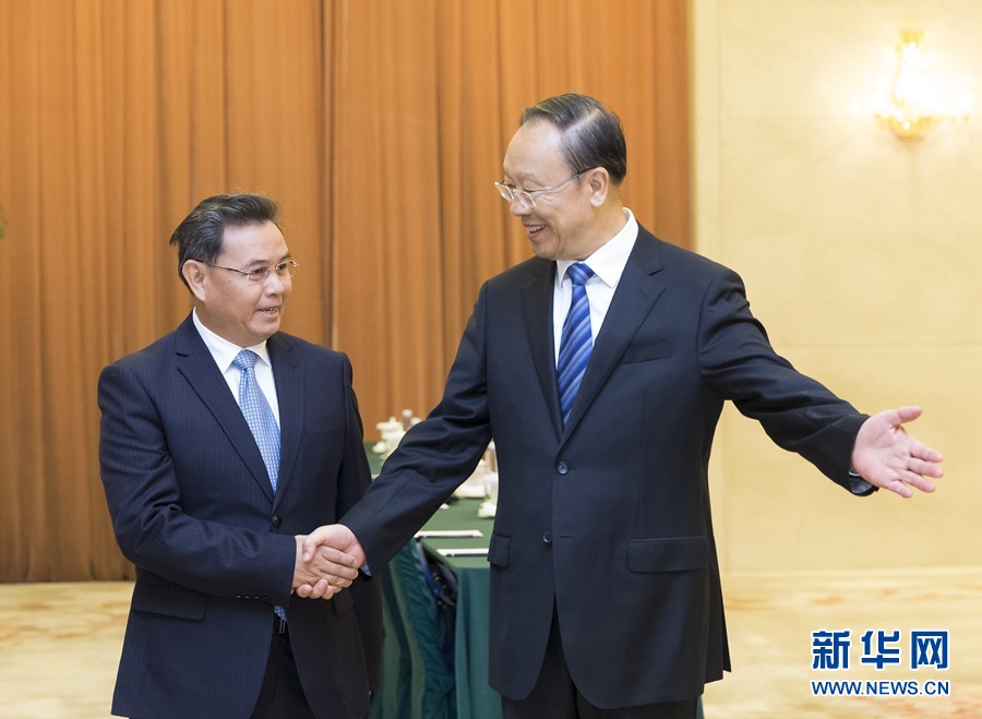 10月12日，中共中央書記處書記、全國(guó)政協(xié)副主席杜青林在北京會(huì)見來(lái)華訪問并出席“2016中國(guó)共產(chǎn)黨與世界對(duì)話會(huì)”的老撾人革黨中央政治局委員、建國(guó)陣線中央主席賽頌蓬·豐威漢率領(lǐng)的老撾人革黨代表團(tuán)?！⌒氯A社記者丁海濤攝