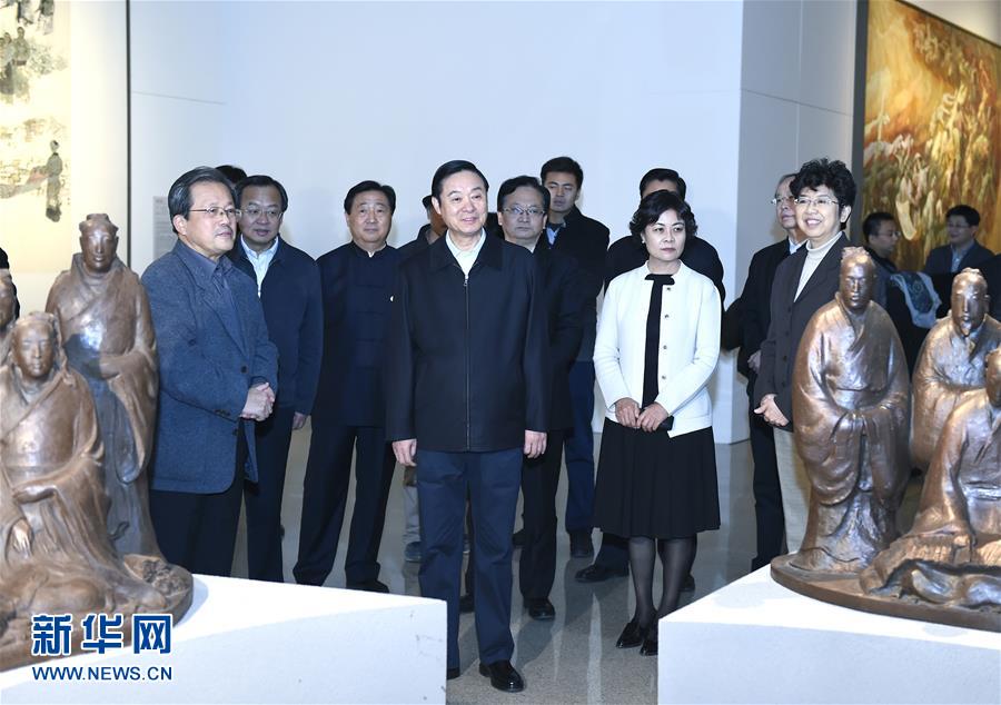 12月6日，中共中央政治局委員、中央書記處書記、中宣部部長劉奇葆在北京參觀中華文明歷史題材美術創(chuàng)作工程入選作品展覽。 新華社記者張領攝