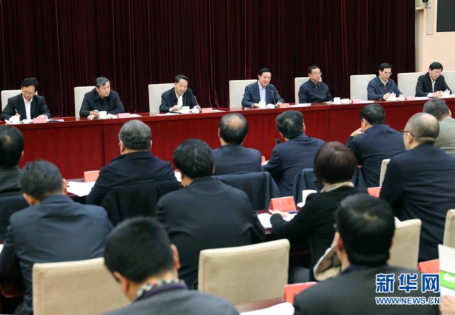 12月10日，中宣部在北京召開學(xué)習(xí)貫徹習(xí)近平總書記在中國文聯(lián)十大、中國作協(xié)九大開幕式上和會見中國記協(xié)第九屆理事會代表時重要講話精神座談會。中共中央政治局委員、中央書記處書記、中宣部部長劉奇葆出席會議并講話。新華社記者 劉衛(wèi)兵 攝 