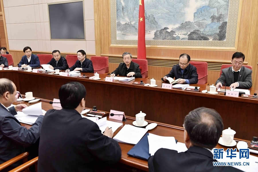 1月20日，國(guó)務(wù)院農(nóng)民工工作領(lǐng)導(dǎo)小組第五次全體會(huì)議在北京召開。中共中央政治局委員、國(guó)務(wù)院副總理馬凱主持會(huì)議并講話。 新華社記者 李濤攝