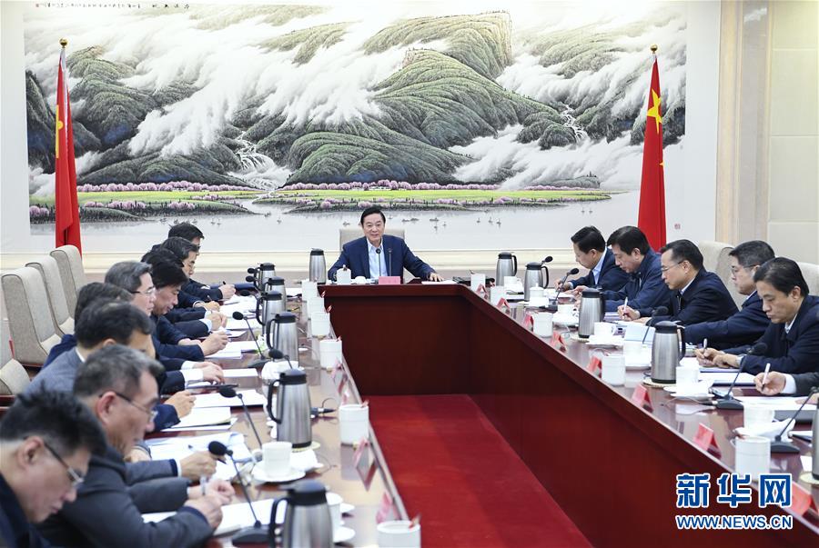 2月24日，中共中央政治局委員、中央書記處書記、中宣部部長(zhǎng)劉奇葆出席國(guó)家高端智庫(kù)理事會(huì)擴(kuò)大會(huì)議。 新華社記者 張領(lǐng) 攝