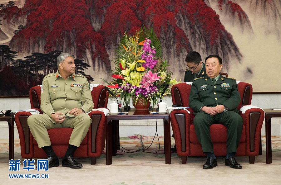 3月16日，中央軍委副主席范長龍會見來訪的巴基斯坦陸軍參謀長巴杰瓦。   新華社記者琚振華攝