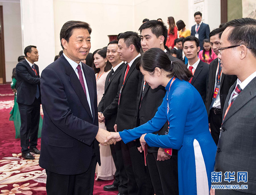 5月22日，中共中央政治局委員、國家副主席李源潮在北京會見越南胡志明共青團中央書記處第一書記黎國鋒率領(lǐng)的越南青年代表團。 新華社記者李濤 攝