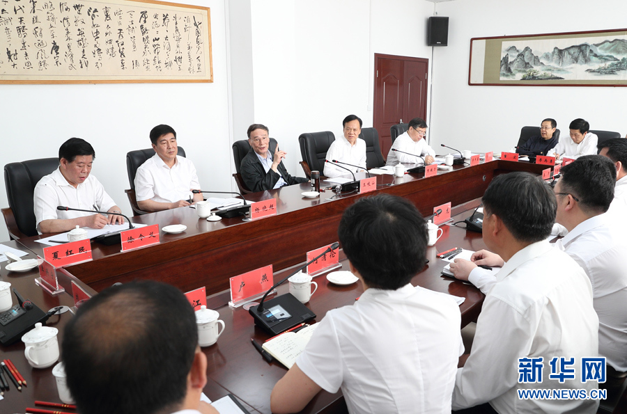 6月20日至22日，中共中央政治局常委、中央紀(jì)委書記王岐山在貴州省檢查紀(jì)檢監(jiān)察工作。這是6月21日，王岐山在修文縣委紀(jì)委座談會(huì)上講話。新華社記者 王曄 攝