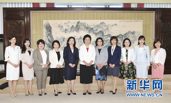 　　7月12日，國務院副總理劉延東在北京會見以日本自民黨前總務會長野田圣子為首的日本執(zhí)政黨女國會議員代表團一行。 新華社記者 高潔 攝