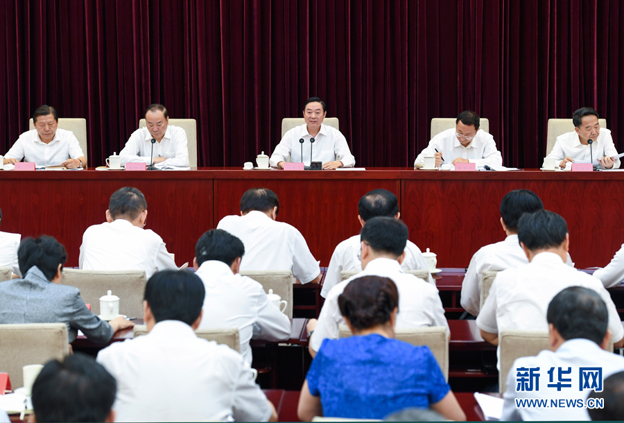 7月28日，中宣部在北京召開(kāi)全國(guó)宣傳部長(zhǎng)專題工作會(huì)議，學(xué)習(xí)貫徹習(xí)近平總書記在省部級(jí)主要領(lǐng)導(dǎo)干部專題研討班上的重要講話精神。中共中央政治局委員、中央書記處書記、中宣部部長(zhǎng)劉奇葆出席會(huì)議并講話。新華社記者張領(lǐng)攝