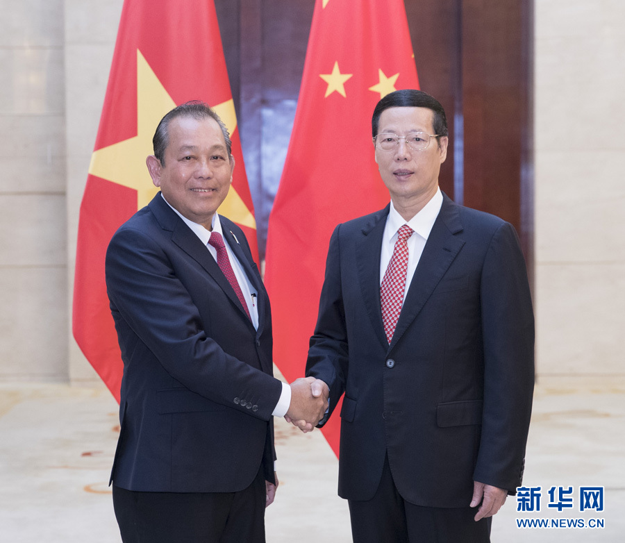  9月11日，中共中央政治局常委、國務(wù)院副總理張高麗在廣西南寧會見前來出席第十四屆中國－東盟博覽會和中國－東盟商務(wù)與投資峰會的越南常務(wù)副總理張和平。新華社記者王曄攝