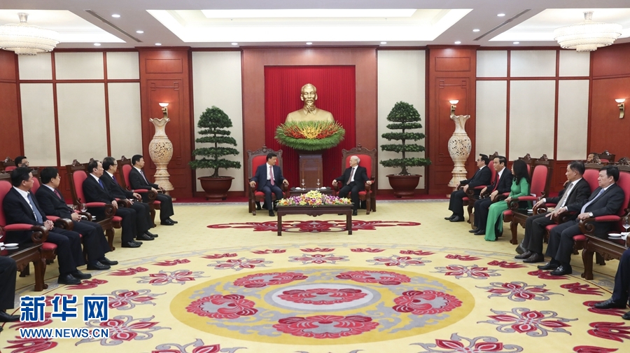 應越南共產黨邀請，中共中央政治局常委、中央書記處書記劉云山9月18日至19日對越南進行正式訪問。這是9月18日，劉云山在河內會見越共中央總書記阮富仲。 新華社記者 龐興雷 攝