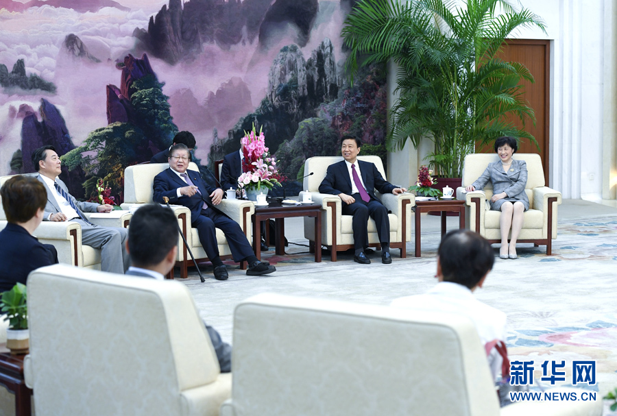 9月20日，國(guó)家副主席李源潮在北京會(huì)見由黨的最高顧問(wèn)、前眾議長(zhǎng)橫路孝弘率領(lǐng)的日本民進(jìn)黨政治家代表團(tuán)。 新華社記者 張領(lǐng) 攝 