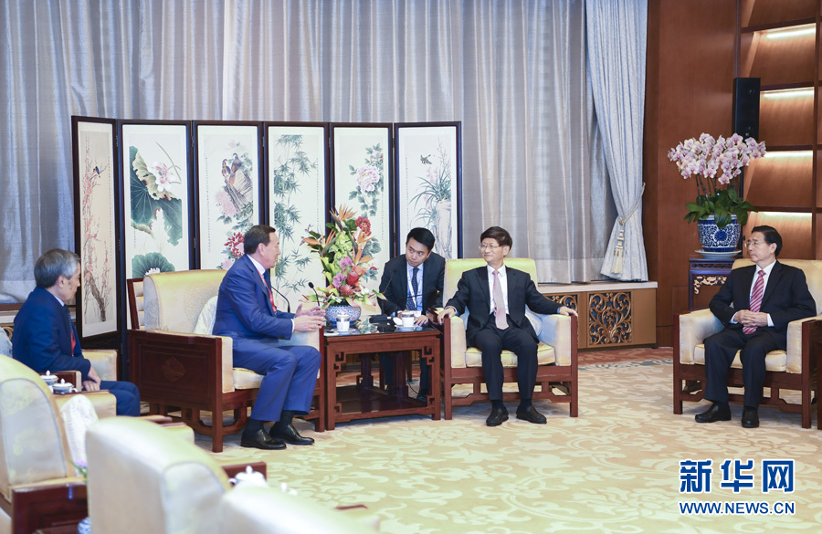 9月26日，中共中央政治局委員、中央政法委書記孟建柱在北京會見來華出席國際刑警組織第86屆全體大會的哈薩克斯坦內(nèi)務(wù)部長卡西莫夫。國務(wù)委員、公安部部長郭聲琨參加有關(guān)會見。新華社記者 張領(lǐng) 攝