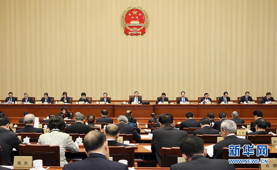 12月23日，十二屆全國人大常委會第三十一次會議在北京人民大會堂舉行第二次全體會議。張德江委員長出席。 新華社記者劉衛(wèi)兵攝