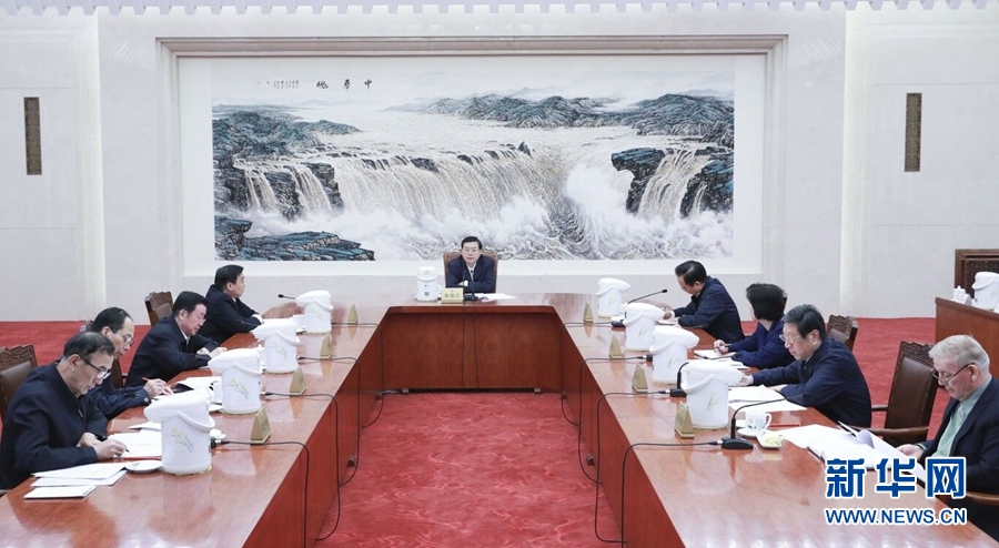 1月22日，中共十二屆全國(guó)人大常委會(huì)黨組在北京召開(kāi)會(huì)議，認(rèn)真學(xué)習(xí)領(lǐng)會(huì)習(xí)近平總書(shū)記在黨的十九屆二中全會(huì)上的重要講話精神，研究全國(guó)人大常委會(huì)貫徹落實(shí)全會(huì)精神、做好憲法修改相關(guān)工作。全國(guó)人大常委會(huì)委員長(zhǎng)、常委會(huì)黨組書(shū)記張德江主持會(huì)議并講話。新華社記者 丁林 攝