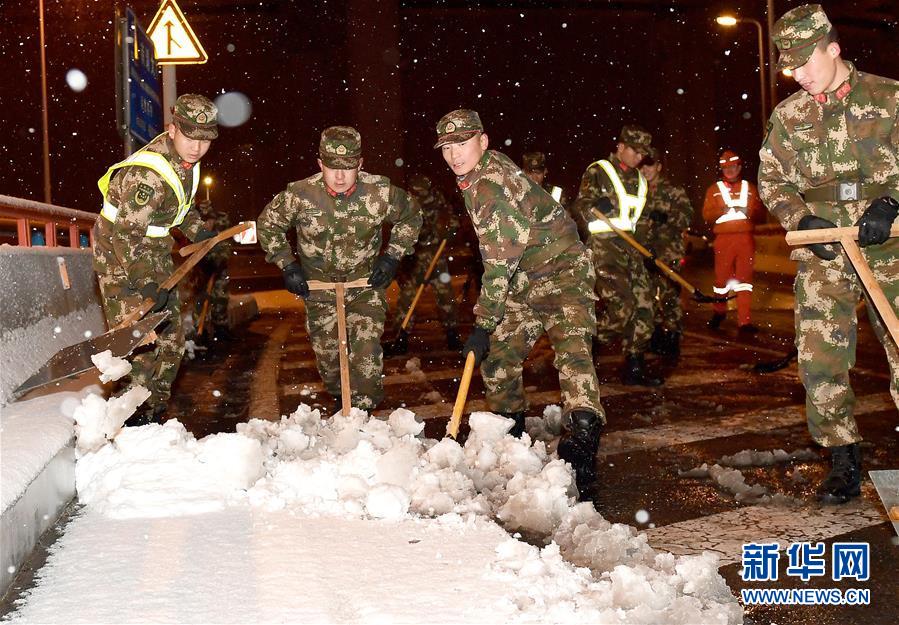 （新華全媒頭條）（1）雨雪冰凍中，他們奮力前行——基層黨員干群抗擊冰雪災(zāi)害紀(jì)實(shí)