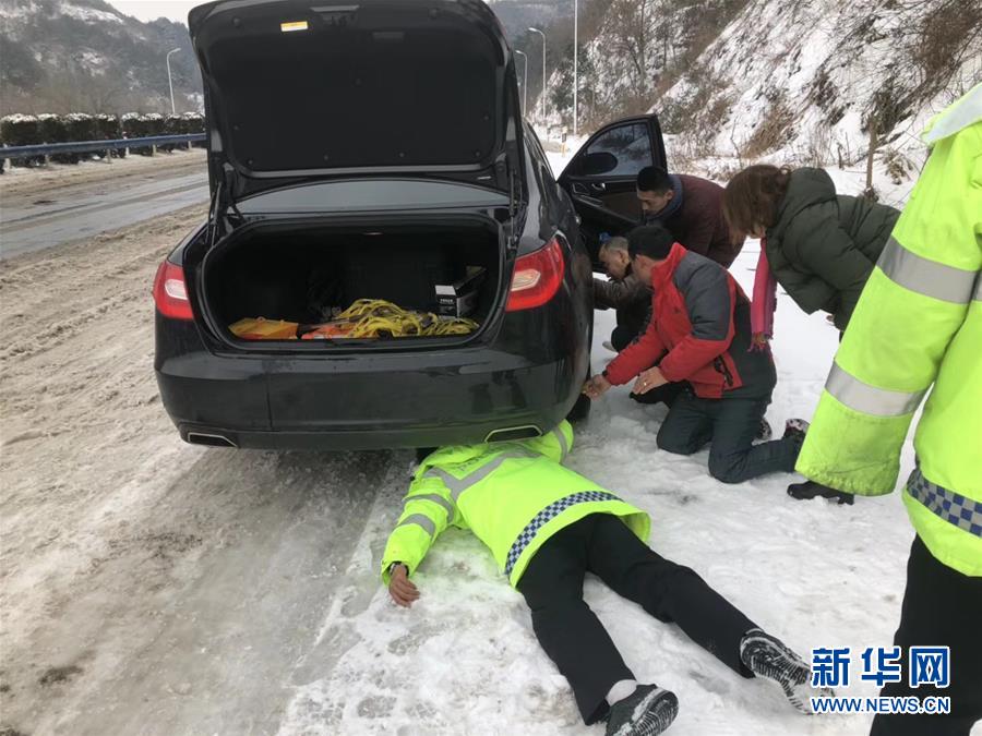 （新華全媒頭條）（4）雨雪冰凍中，他們奮力前行——基層黨員干群抗擊冰雪災(zāi)害紀(jì)實(shí)