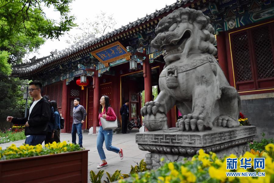 （新華全媒頭條·圖文互動(dòng)）（1）扎根人民、奉獻(xiàn)國(guó)家——習(xí)近平總書(shū)記的考察在北大師生中引起熱烈反響 