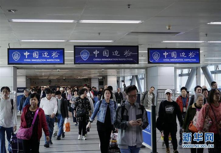 （圖文互動）（4）四十年、一扇窗——兩地值守者眼中的羅湖橋