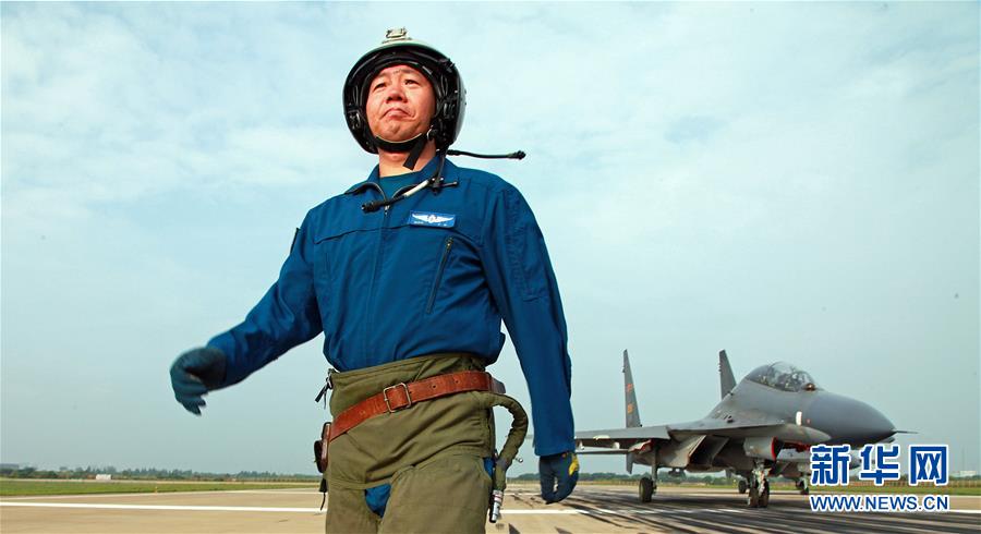 （新華全媒頭條·圖文互動(dòng)）（1）戰(zhàn)鷹，為祖國(guó)奮飛——記空軍航空兵某旅旅長(zhǎng)、特級(jí)飛行員郝井文