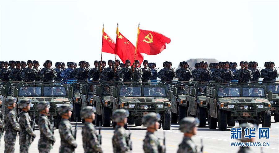 （新華全媒頭條·強(qiáng)軍思想引領(lǐng)新征程·圖文互動(dòng)）（8）那一刻，我們光榮接受檢閱