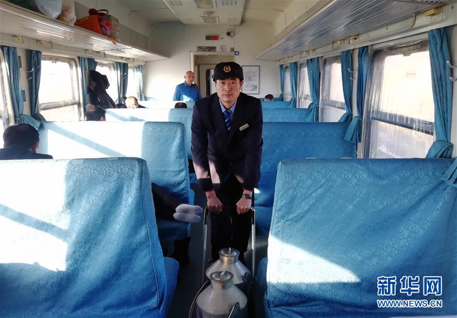 （新春走基層·圖文互動）（1）變的是時間，不變的是溫情——開往小興安嶺深處的幸福“慢火車”
