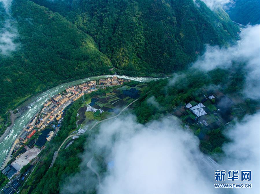 （壯麗70年·奮斗新時代·圖文互動）（1）獨龍江畔，這個民族“一躍千年”