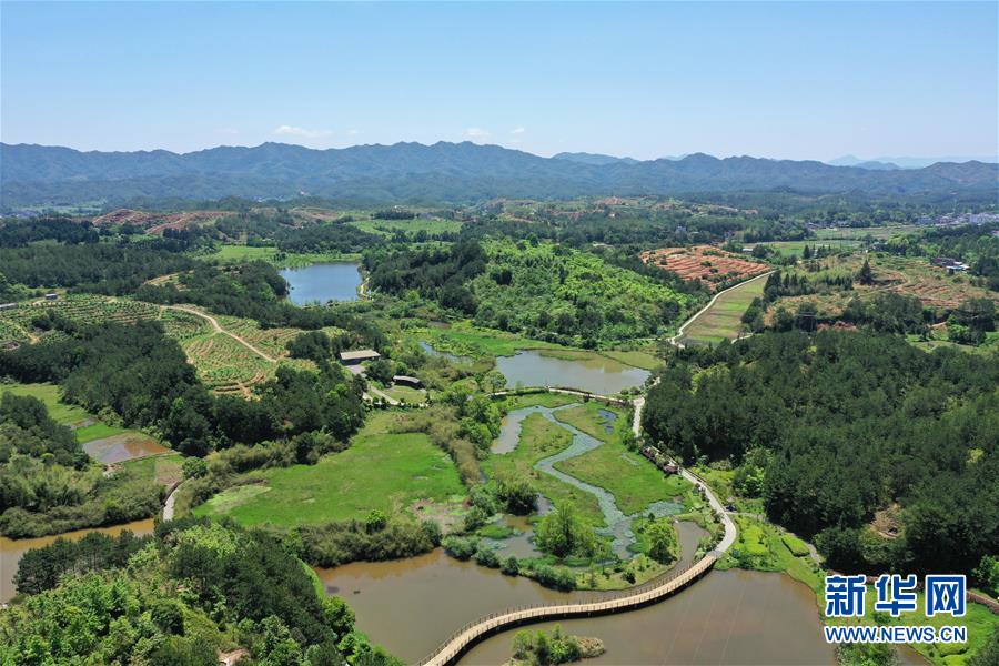 (壯麗70年·奮斗新時代·圖文互動）（2）福建長?。簱Q顏“山光水濁” 永駐綠水青山
