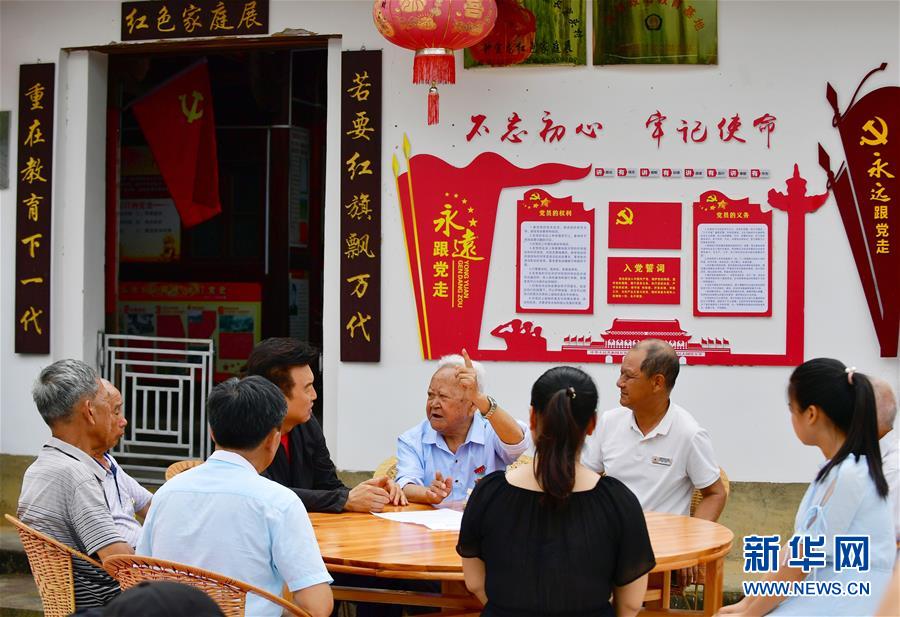 （新華全媒頭條·不忘初心、牢記使命——記者再走長(zhǎng)征路·圖文互動(dòng)）（8）風(fēng)展紅旗如畫(huà)——來(lái)自長(zhǎng)征出發(fā)地長(zhǎng)汀、寧化的紅色信仰報(bào)告 