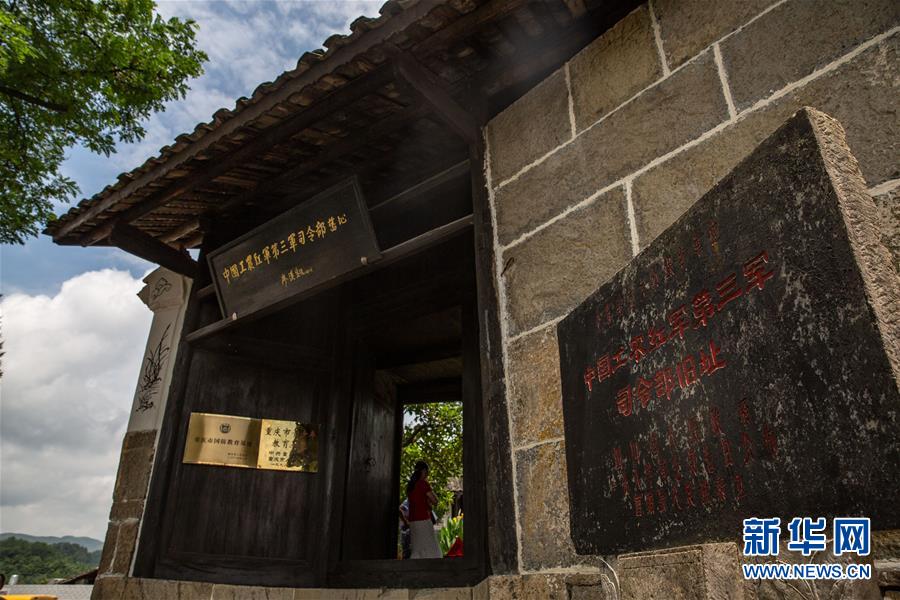 （壯麗70年·奮斗新時(shí)代——記者再走長征路·圖文互動(dòng)）（1）手捧棉被憶紅軍：走了那么多年，我們都念他們的好