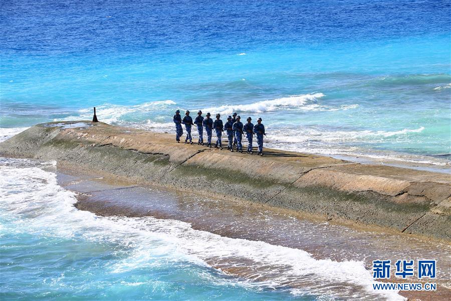 （新華全媒頭條·圖文互動）（10）沿著中國特色強軍之路闊步前進——黨中央、中央軍委領(lǐng)導推進國防和軍隊建設(shè)70年紀實