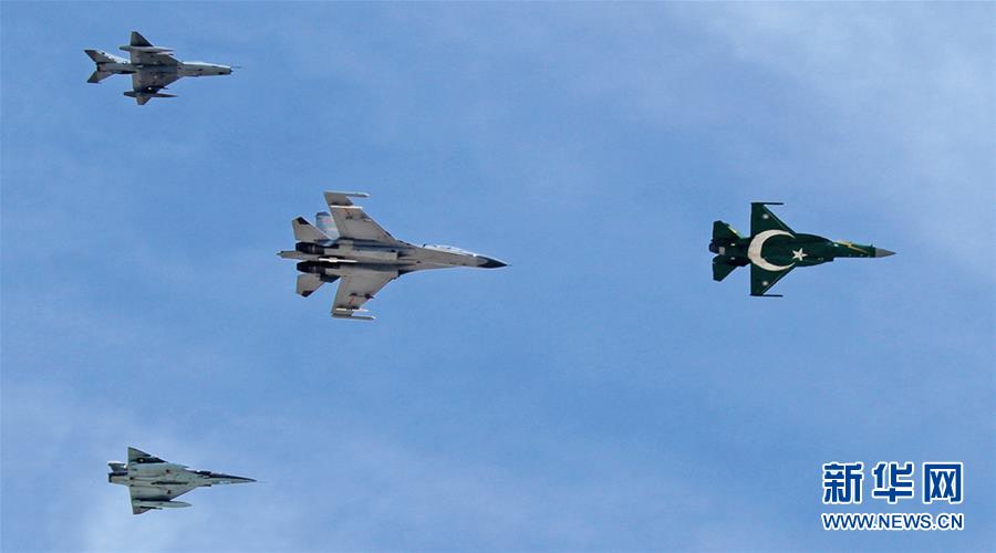 （新華全媒頭條·人民空軍70年·圖文互動(dòng)）（8）陽(yáng)光照耀奮飛的航程——黨中央、中央軍委和習(xí)主席關(guān)心人民空軍建設(shè)發(fā)展紀(jì)實(shí)