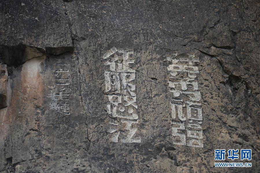 （新華全媒頭條·圖文互動）（7）格?；ㄩ_滿天路——寫在川藏公路通車65周年之際
