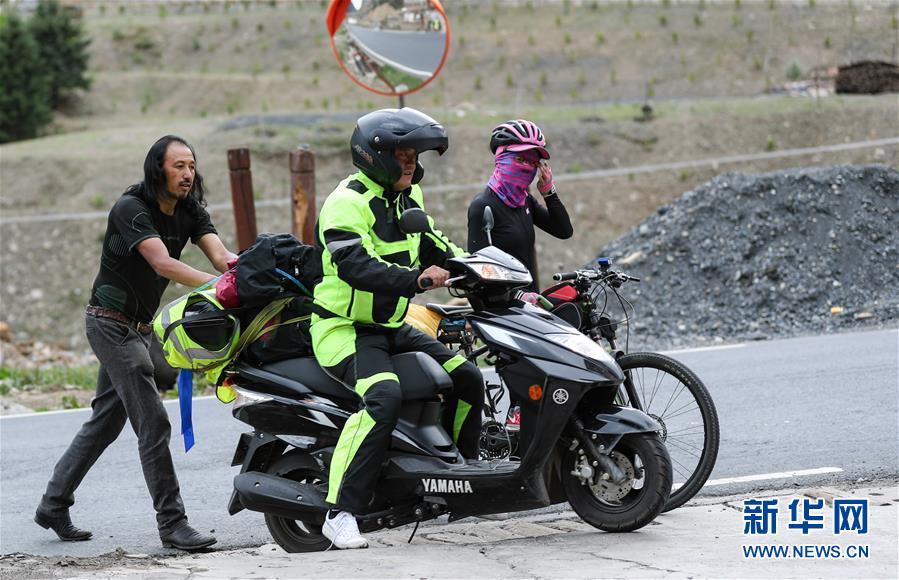 （新華全媒頭條·圖文互動）（10）格?；ㄩ_滿天路——寫在川藏公路通車65周年之際