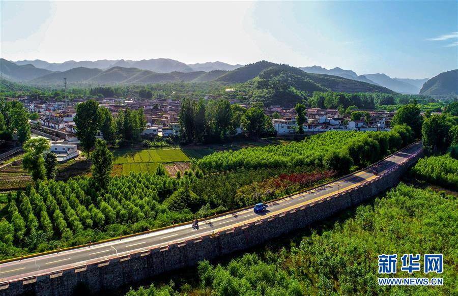 （新華全媒頭條·圖文互動(dòng)）（6）上下同心再出發(fā)——習(xí)近平總書(shū)記同出席2019年全國(guó)兩會(huì)人大代表、政協(xié)委員共商國(guó)是紀(jì)實(shí)