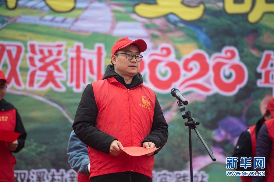 （新春走基層·圖文互動）（1）村晚“說唱”唱什么？