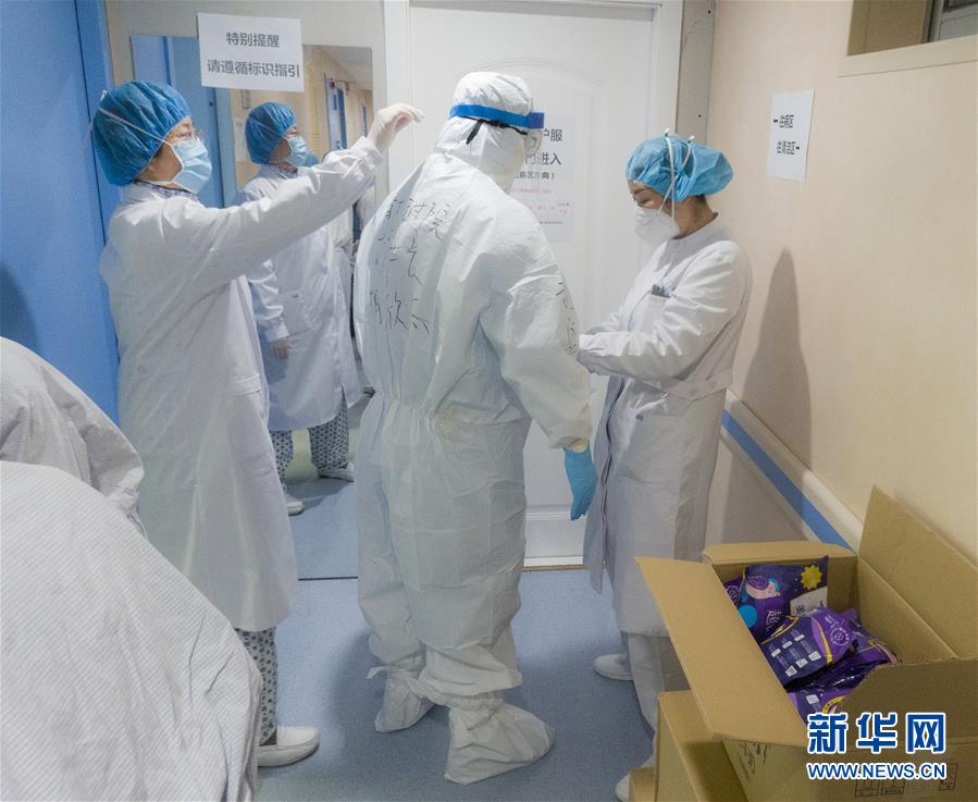 （新華全媒頭條·圖文互動(dòng)）（4）“與國(guó)家同舟，與人民共濟(jì)”——新冠肺炎重癥救治同濟(jì)醫(yī)院戰(zhàn)“疫”直擊