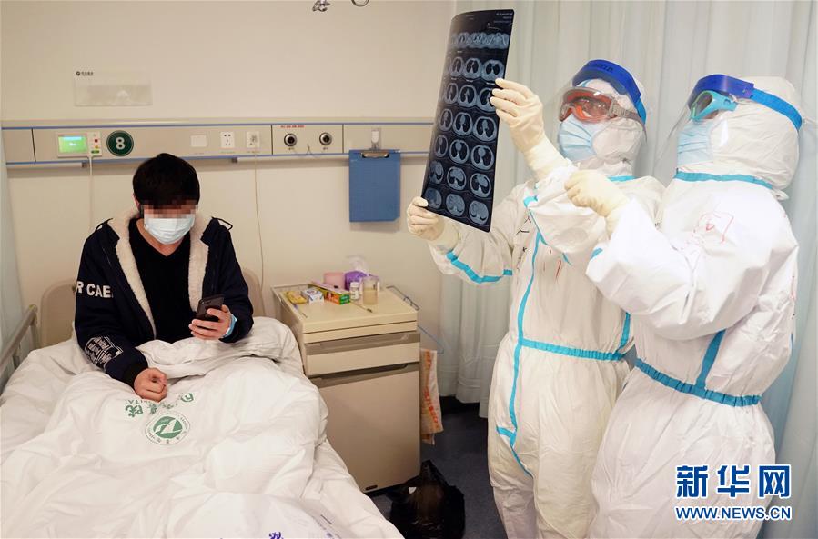 （新華全媒頭條·圖文互動(dòng)）（7）“與國(guó)家同舟，與人民共濟(jì)”——新冠肺炎重癥救治同濟(jì)醫(yī)院戰(zhàn)“疫”直擊