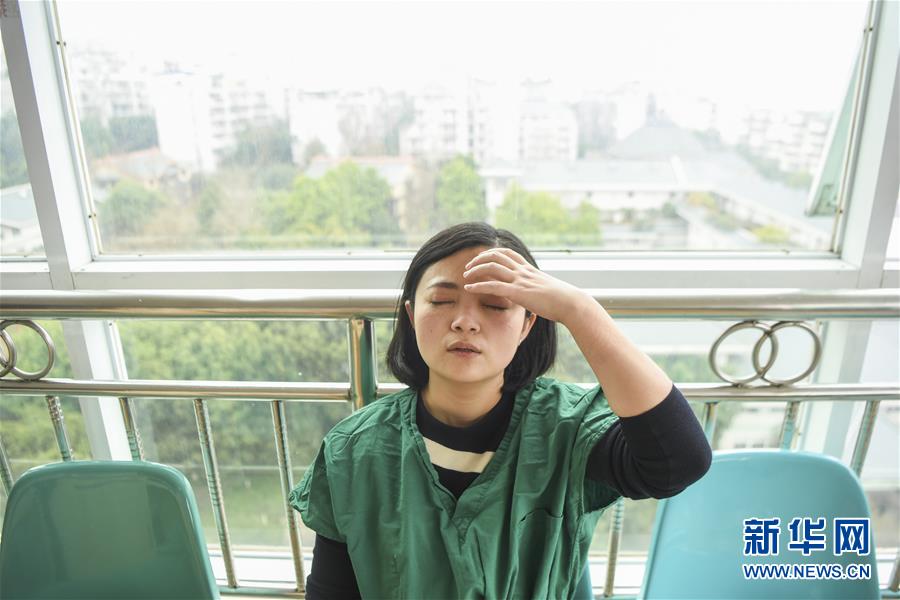 （一線抗疫群英譜·圖文互動）（8）“我已躬身入局，勢要共渡難關(guān)!”——戰(zhàn)“疫”一線醫(yī)生黃霞