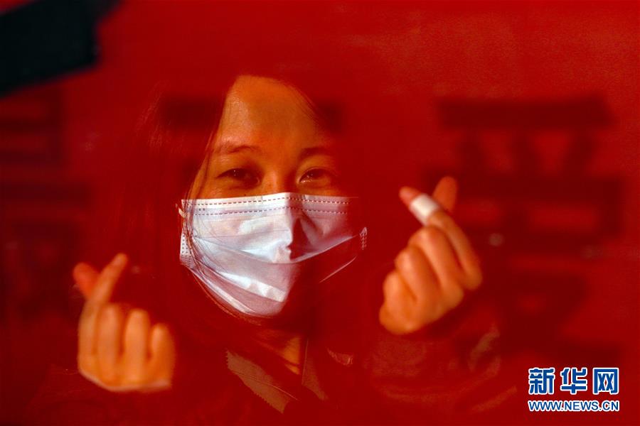（新華全媒頭條·圖文互動）（5）最美逆行者，武漢永遠記得你！——首批援鄂醫(yī)療隊返程紀實