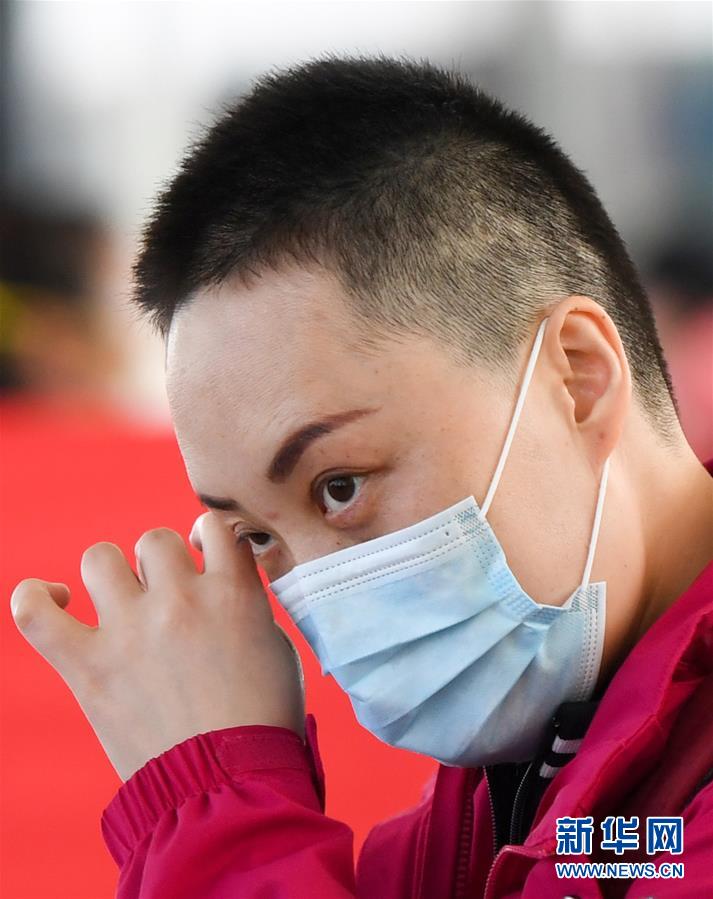 （新華全媒頭條·圖文互動）（11）最美逆行者，武漢永遠記得你！——首批援鄂醫(yī)療隊返程紀實