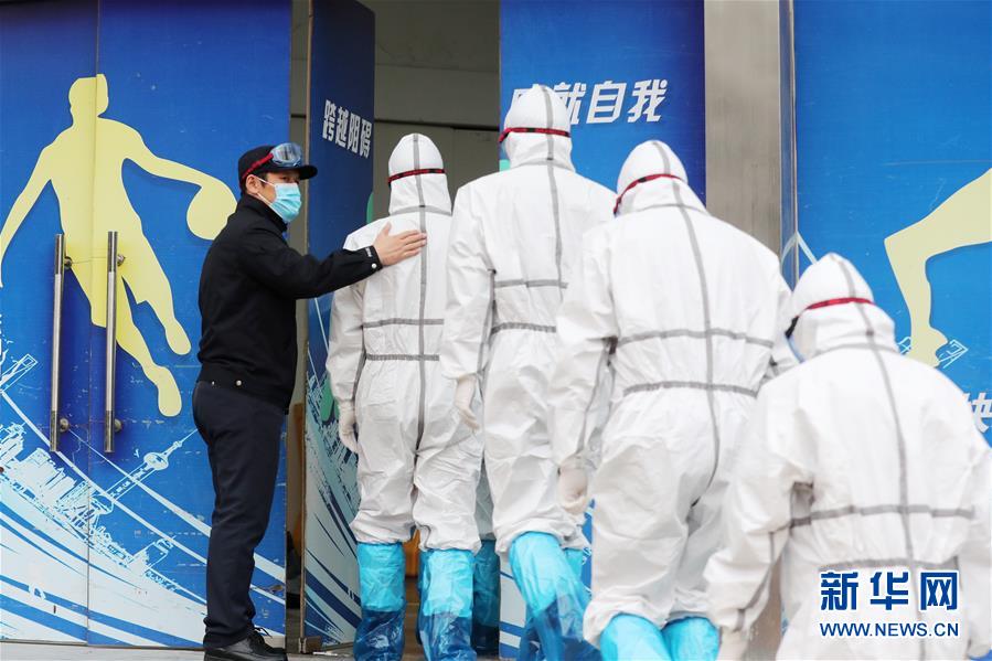 （習(xí)近平致敬的戰(zhàn)“疫”英雄·公安干警篇·圖文互動）（2）他們，抗疫一線鑄警魂