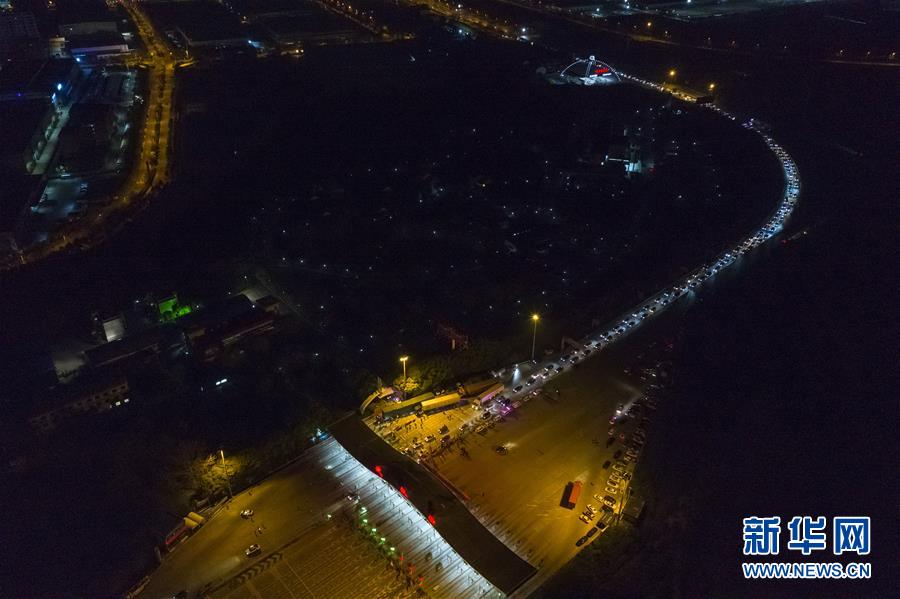 （新華全媒頭條·圖文互動）（14）上下同心，守望相助——中國抗疫眾志成城的生動實(shí)踐