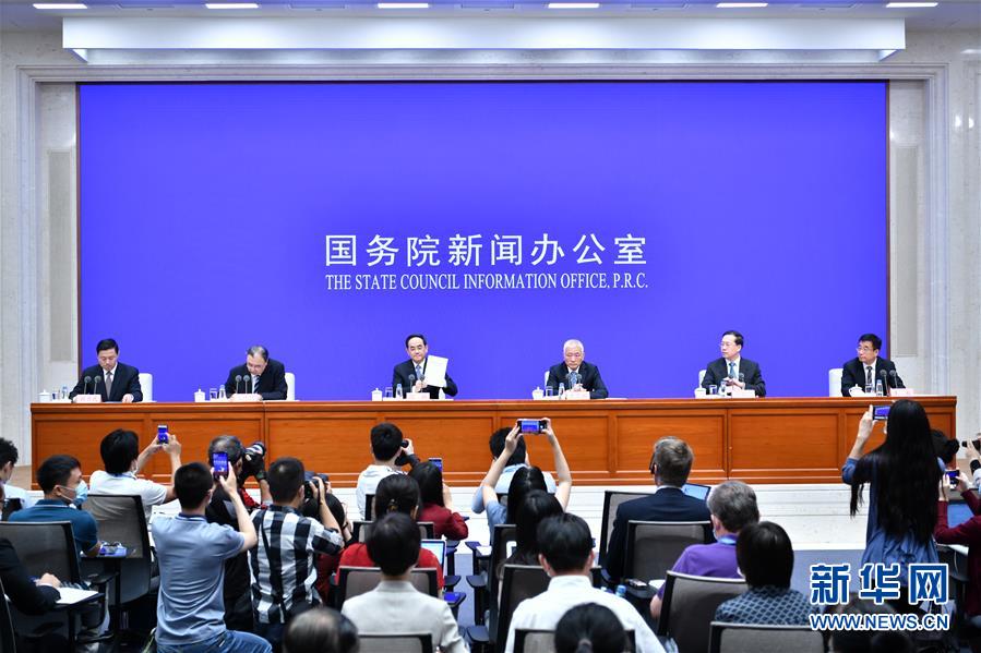 （新華全媒頭條·“抗擊疫情的中國行動”白皮書·圖文互動）（1）人民至上、生命至上的中國答卷——從白皮書看中國抗擊疫情歷程